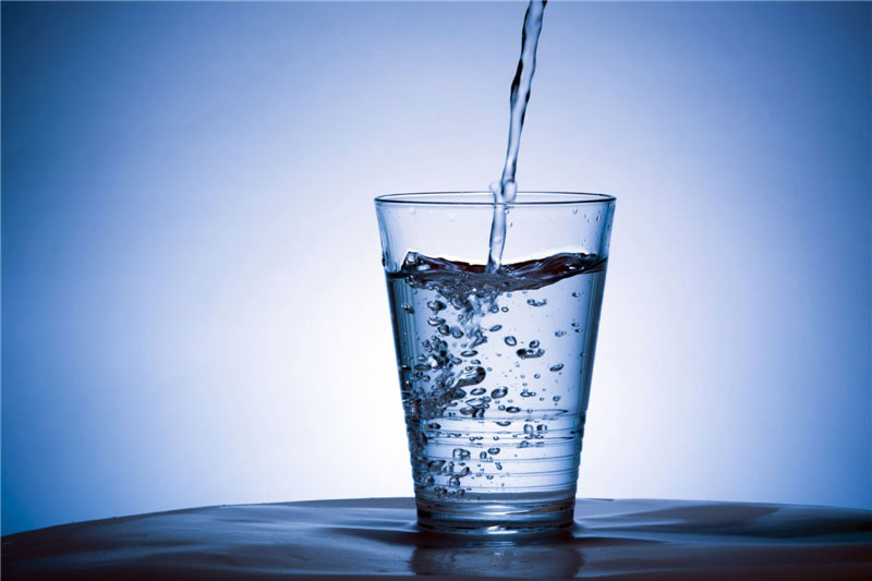 Uống đủ nước mỗi ngày giúp hạn chế buồn ngủ